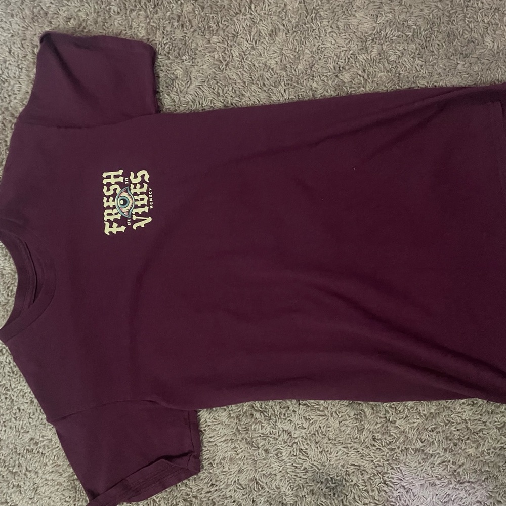 Red fresh vibes tee